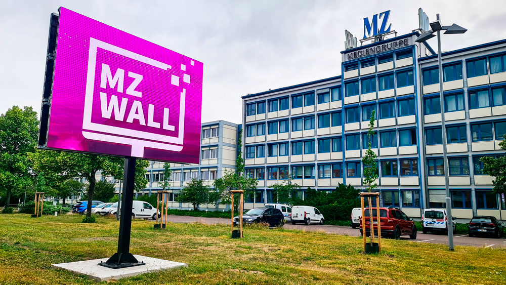 MZwall, LED-Wand vor dem Medienhaus in Halle